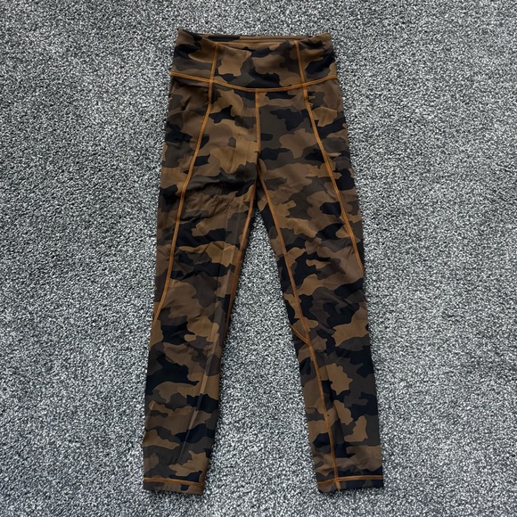 Lululemon Time To Sweat Crop 23"
Size 4
Heritage 365 Camo Burnt Caramel - Picture 7 of 12